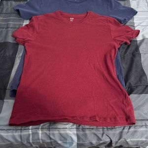 2 Gap short sleeve tees